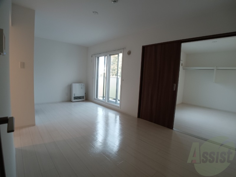 居室・リビング　広くてキレイなお部屋が広がっていて、充実した生活が送れそう。