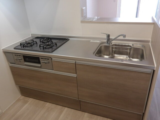 キッチン　対面式３口ガスコンロ付システムキッチン