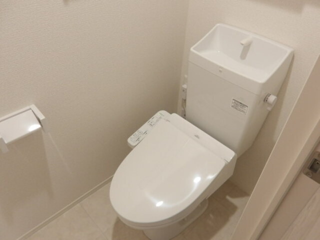 トイレ　温水洗浄暖房便座