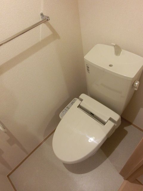 トイレ　温水洗浄便座