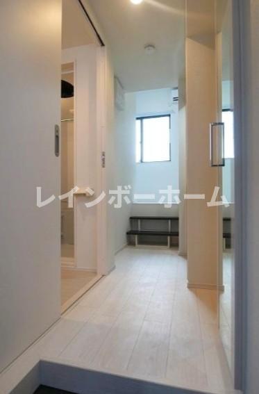 玄関　※建築中のため参考写真となります。