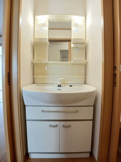 洗面設備　※写真は別号室のものですので現状優先とさせていただきます