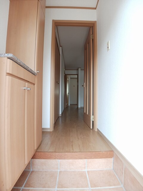 玄関　※写真は別号室のものですので現状優先とさせていただきます