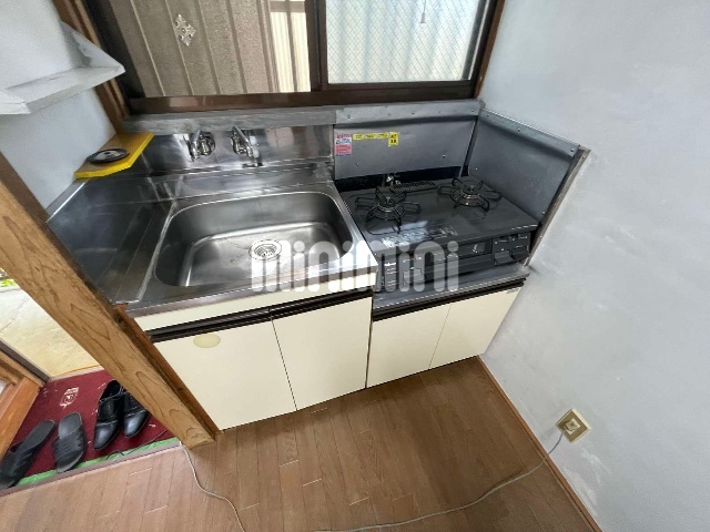 キッチン　※同物件別号室の参考写真です。