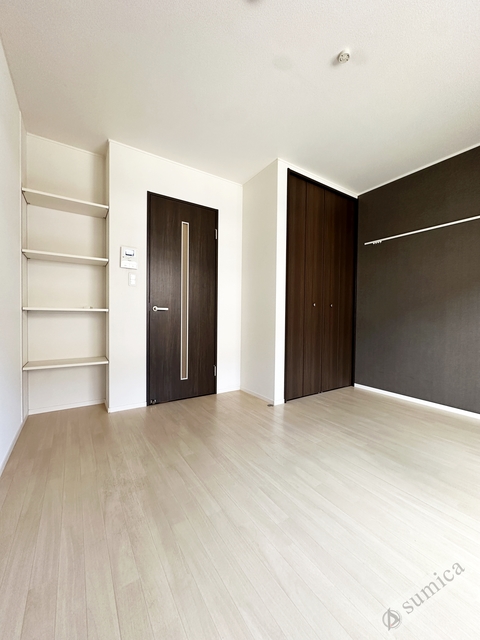 居室・リビング　陽も入り、明るい室内♪♪