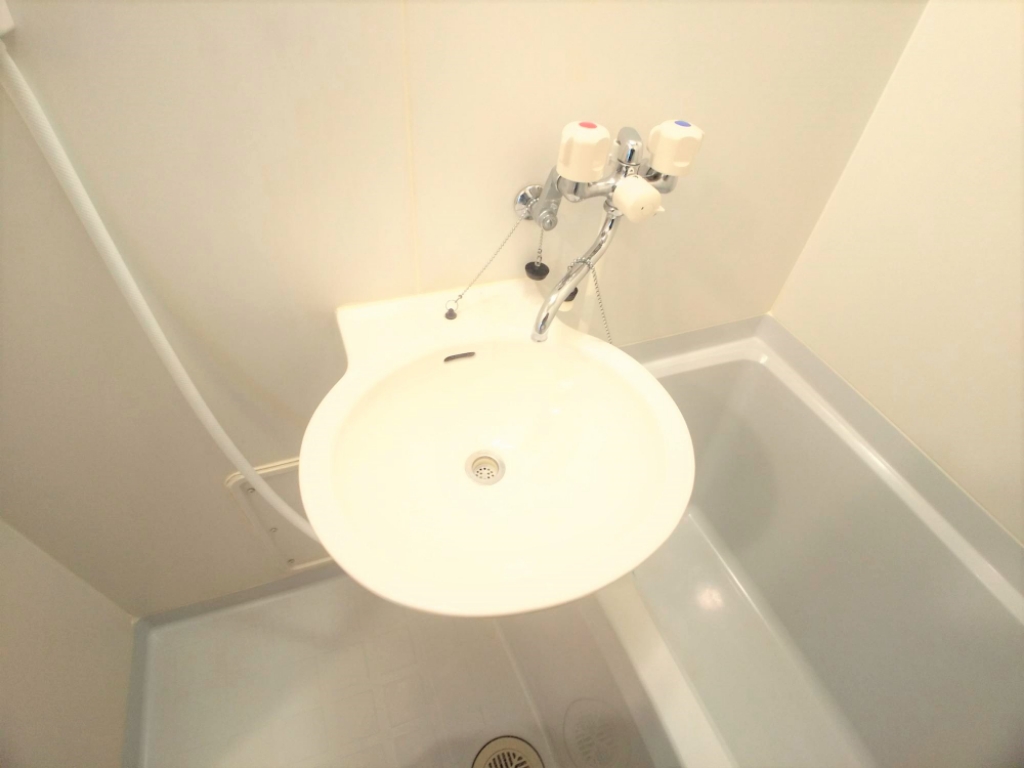 その他　鏡を備え　準備のしやすい洗面台