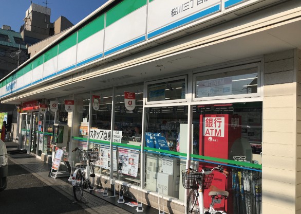 コンビニ　ファミリーマート（コンビニ）まで428m