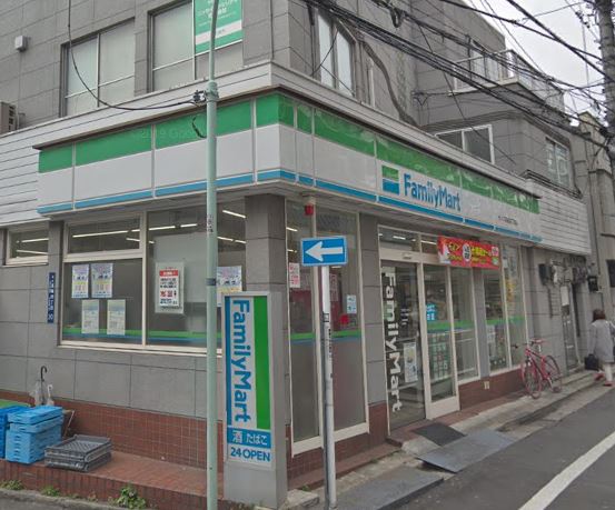 コンビニ　ファミリーマート 高輪四丁目店（コンビニ）まで51m