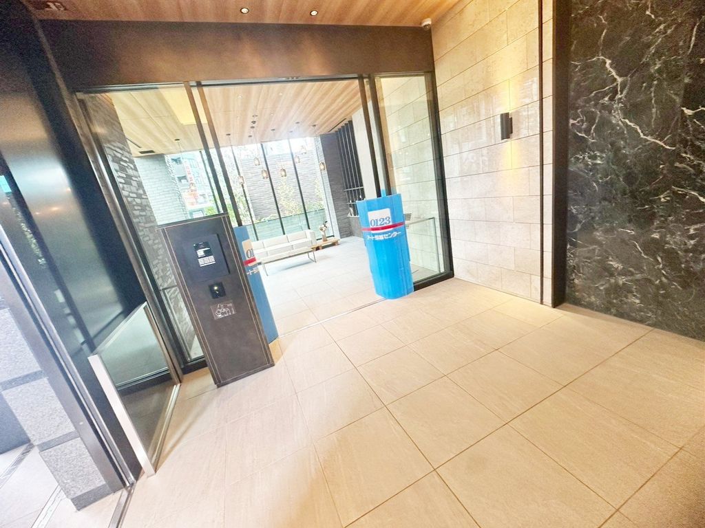 エントランス　エントランス