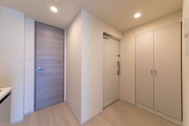 玄関　※別部屋の参考写真です。