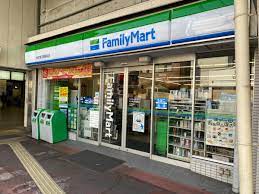コンビニ　ファミリーマート 枚方宮之阪駅前店（コンビニ）まで601m