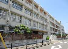 中学校　大阪市立大和川中学校（中学校）まで590m