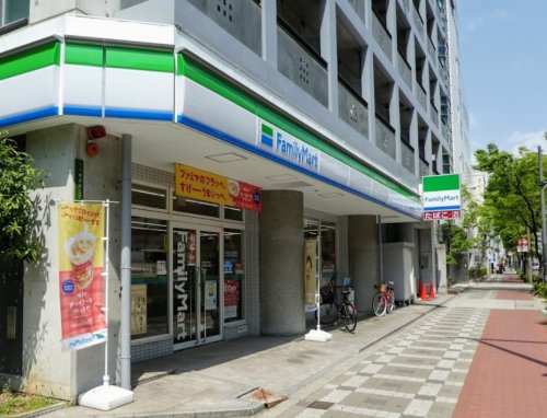 コンビニ　ファミリーマート 本庄西三丁目店（コンビニ）まで397m