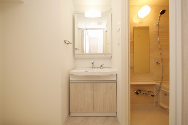 洗面設備　使いやすい独立洗面台です