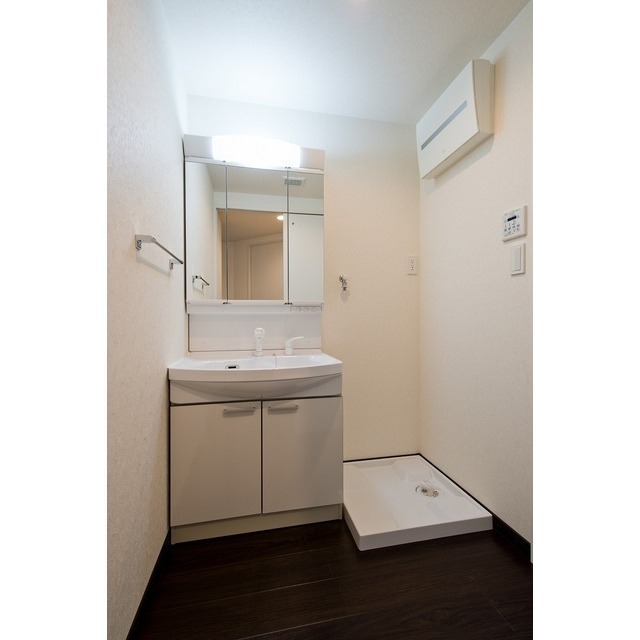 洗面設備　シャンプードレッサー（７５０）、室内洗濯機置き場