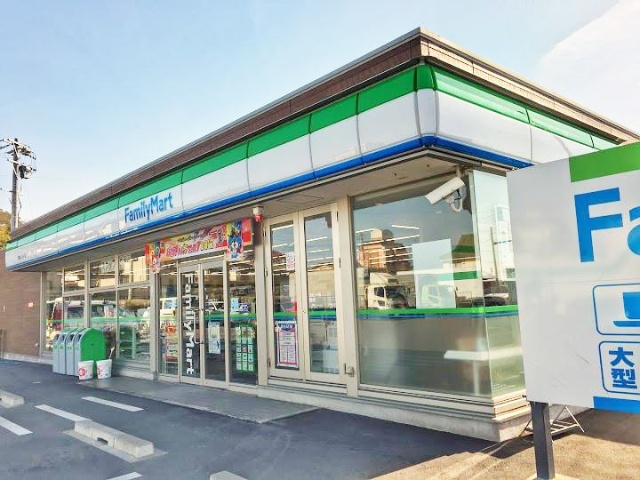 コンビニ　ファミリーマート岡崎東大友店（コンビニ）まで398m