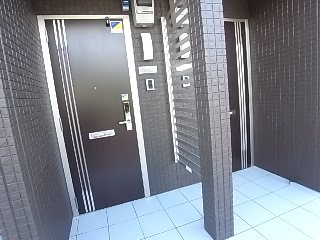 エントランス　写真は同メーカー、類似物件のものです。