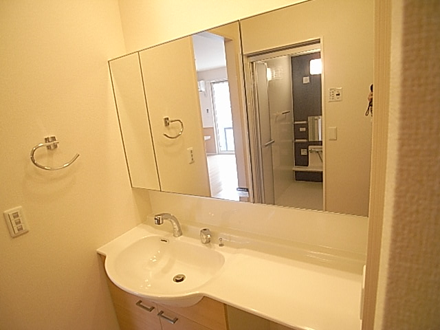 洗面設備　写真は同メーカー、類似物件のものです。