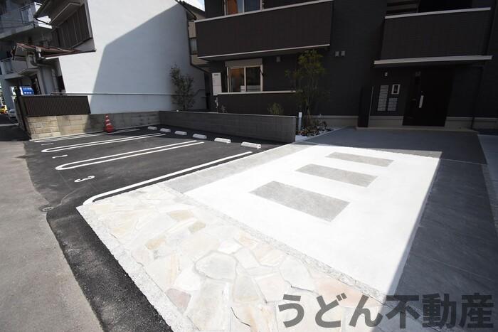 駐車場　うどん県のお部屋探しはうどん不動産へ うどんちゃんとLINE