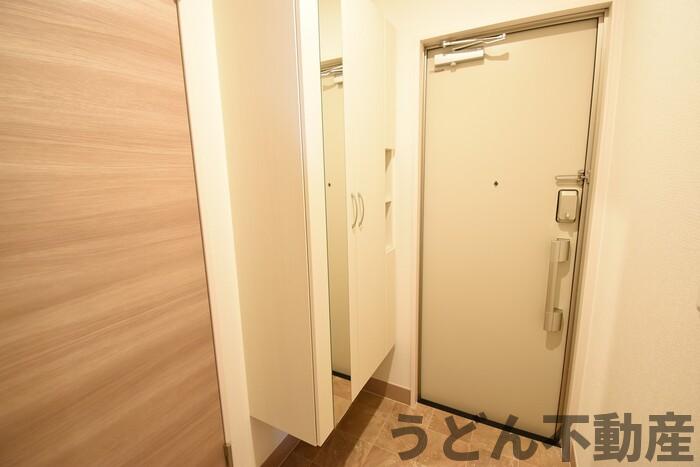 玄関　うどん県のお部屋探しはうどん不動産へ うどんちゃんとLINE