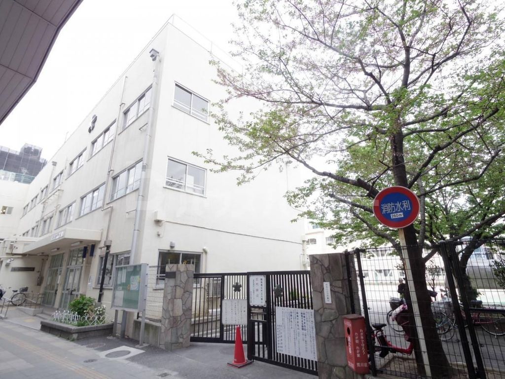 小学校　荒川区立赤土小学校（小学校）まで420m
