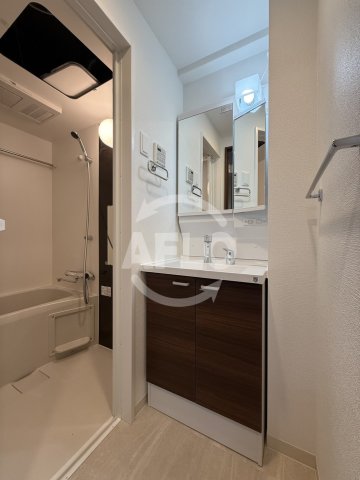 洗面設備　フォーリアライズ弁天町ノビア　独立洗面台