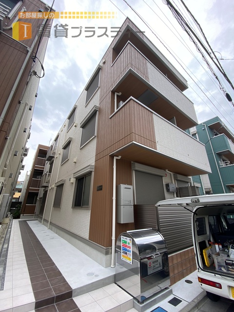 建物外観　ツートンカラーが特徴的！北から見るか南から見るか。。。