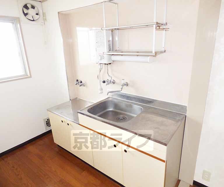 キッチン　二口コンロ設置可能なキッチン。