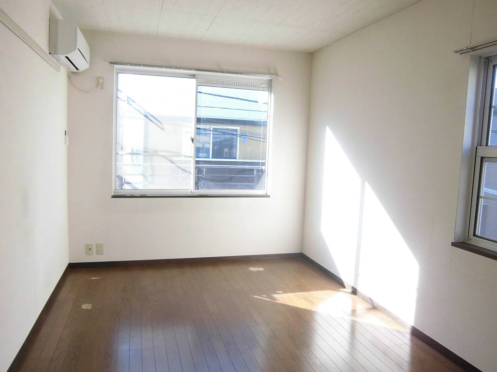 居室・リビング　2面採光明るいお部屋です☆