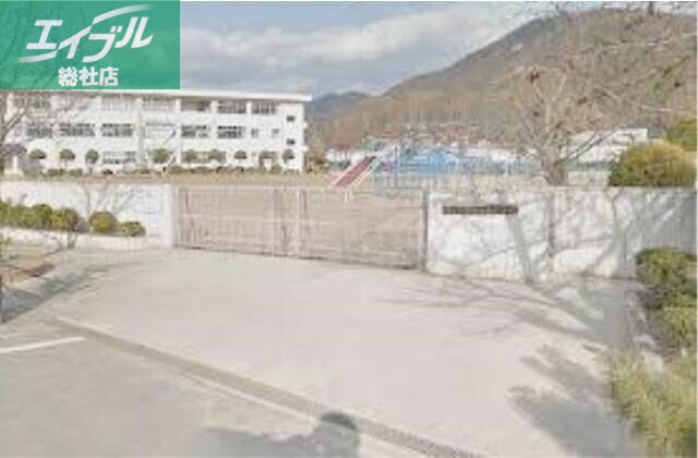 小学校　浅口市立鴨方東小学校（小学校）まで942m