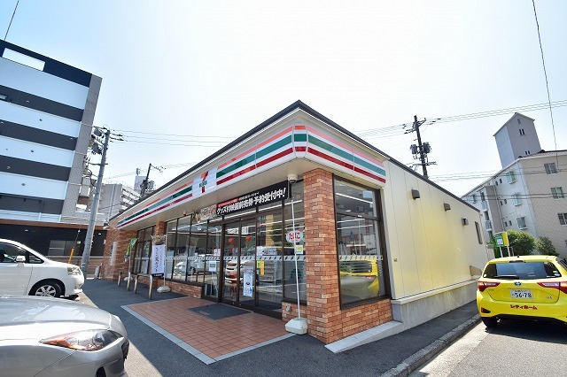 コンビニ　セブンイレブン広島庚午中4丁目店（コンビニ）まで208m