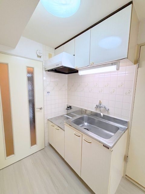 キッチン　※写真は別号室です。