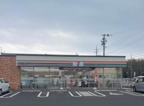 コンビニ　セブンイレブン彦根八坂町店（コンビニ）まで461m