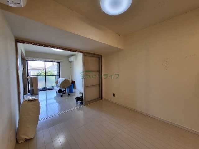 居室・リビング　別部屋の参考写真で御座います。