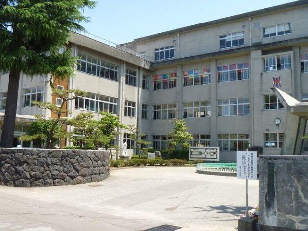 小学校　富山市立堀川小学校（小学校）まで536m