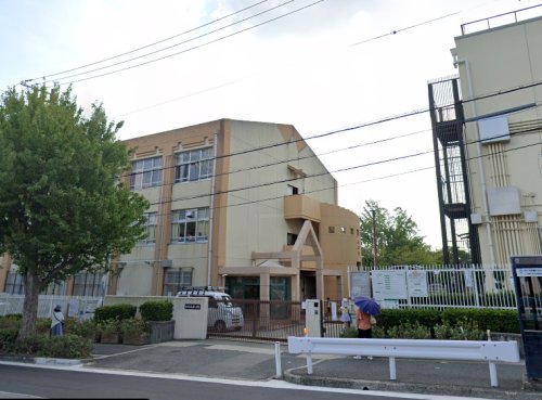 小学校　神戸市立本山第三小学校（小学校）まで930m