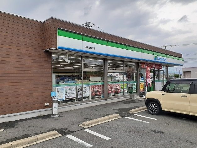 コンビニ　ファミリーマート（コンビニ）まで350m