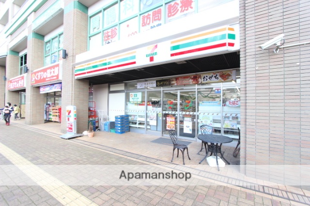 コンビニ　セブンイレブン（コンビニ）まで678m