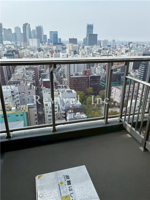 バルコニー　バルコニースペースもゆったりしております