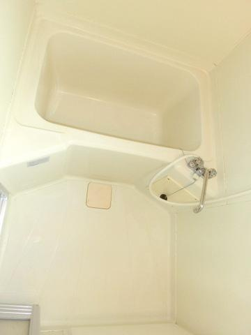 バス・シャワールーム　コンパクトで使いやすいお風呂です