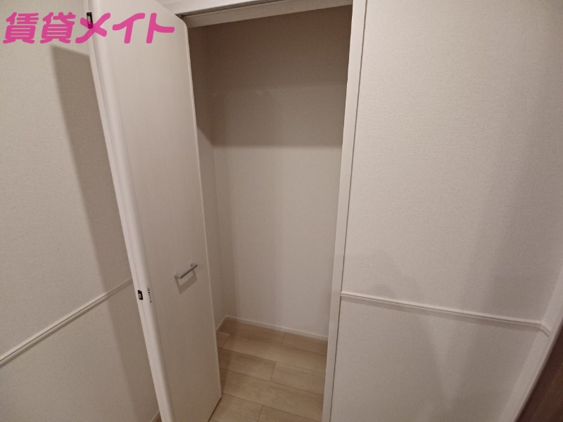 収納　同型参考写真