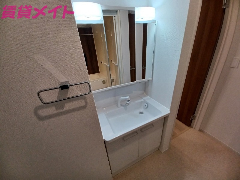 洗面設備　同型参考写真