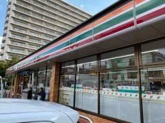 コンビニ　セブンイレブン　大阪東中浜８丁目店（コンビニ）まで266m