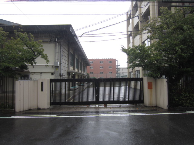 中学校　忠岡中学校（中学校）まで1292m