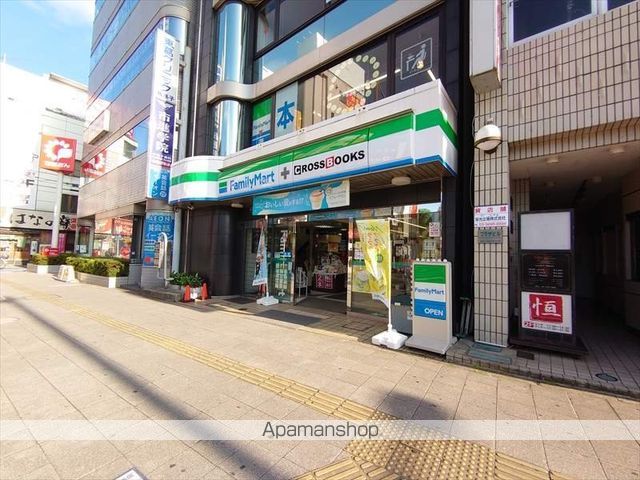 コンビニ　ファミリーマート（コンビニ）まで594m