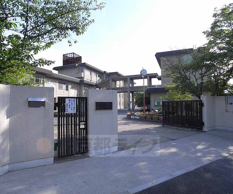 中学校　西陵中学校（中学校）まで500m