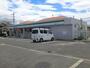 コンビニ　ファミリーマート堺鳳西町店（コンビニ）まで144m