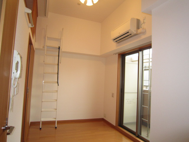 居室・リビング　写真は同マンションの別のお部屋のものです
