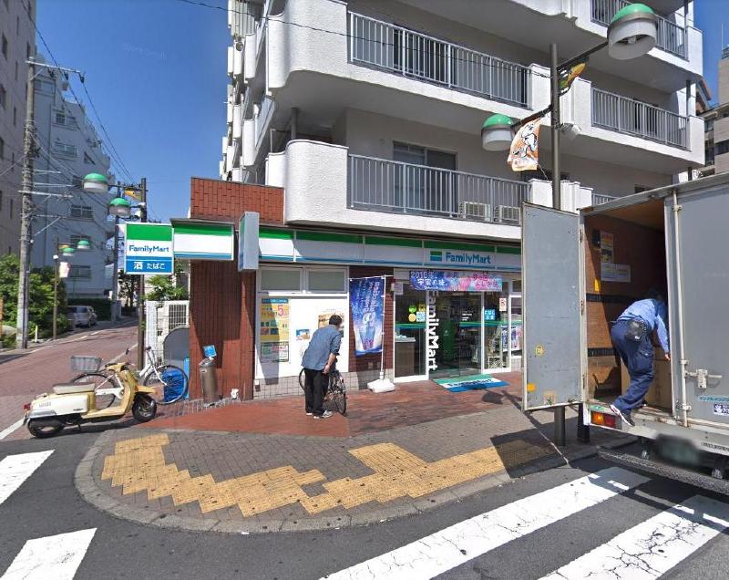 コンビニ　ファミリーマート亀有三丁目店（コンビニ）まで180m