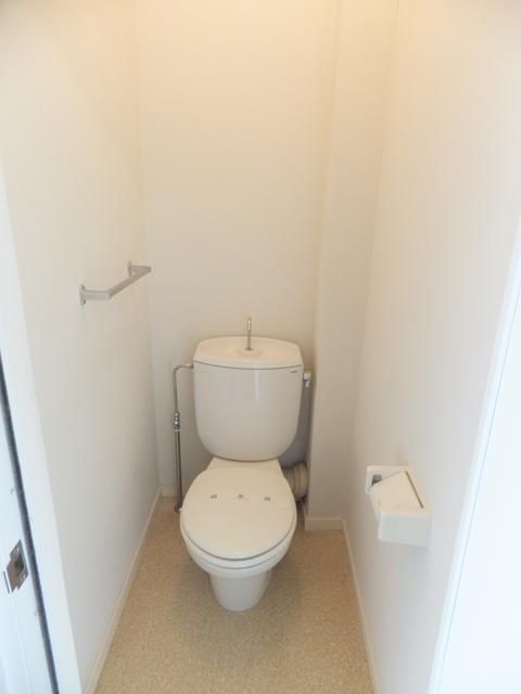 トイレ　※写真は反転別部屋です